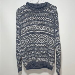 Men's Blue and White Patterned Sweater